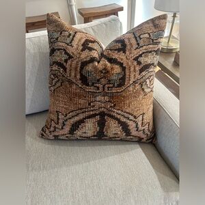 Pottery Barn Pillow Cover 22 x 22 Inches